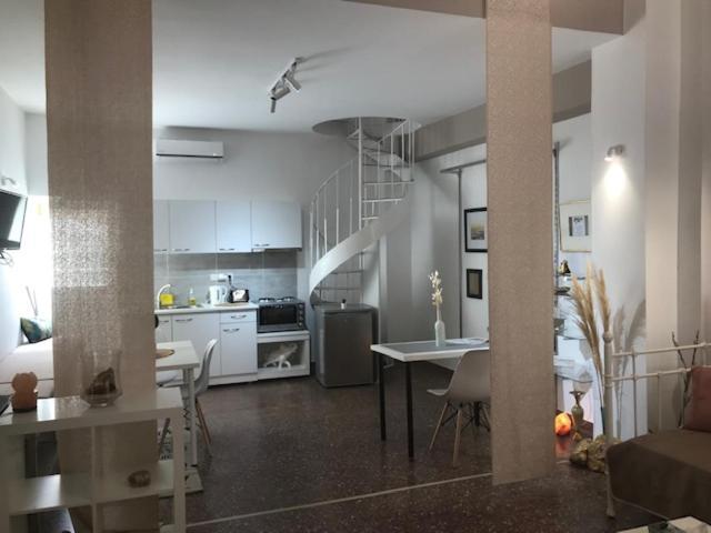 Avance Art Athens Luaran gambar