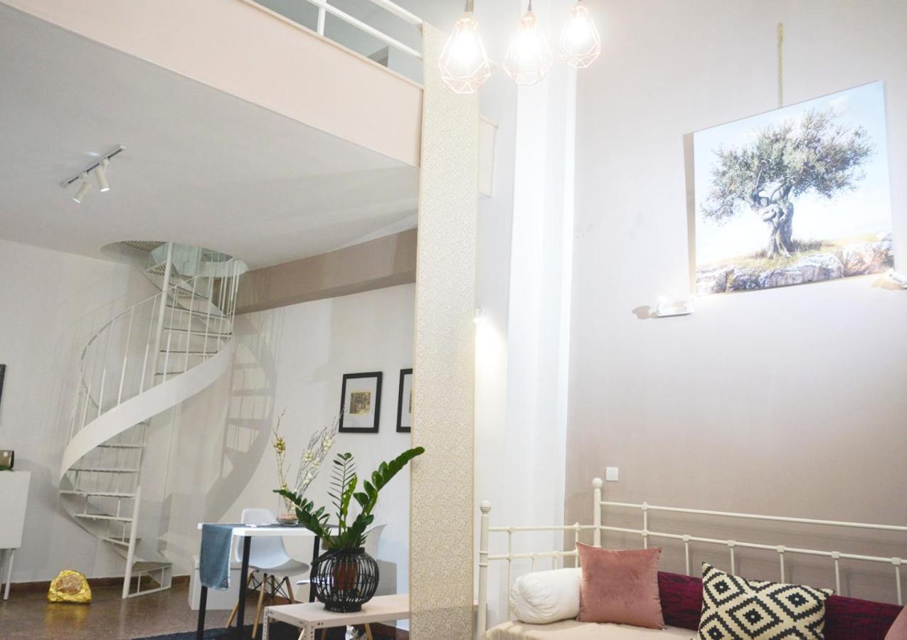 Avance Art Athens Luaran gambar