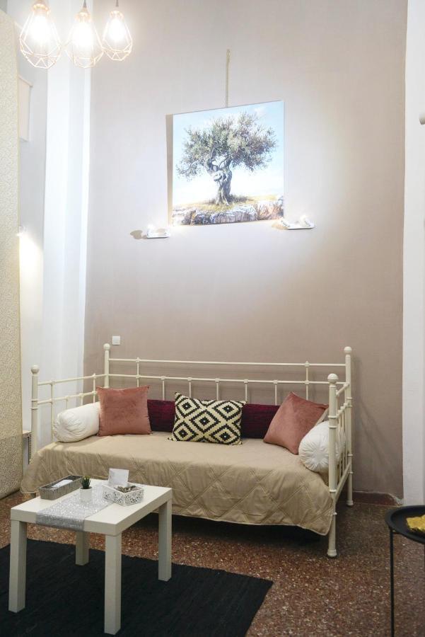 Avance Art Athens Luaran gambar
