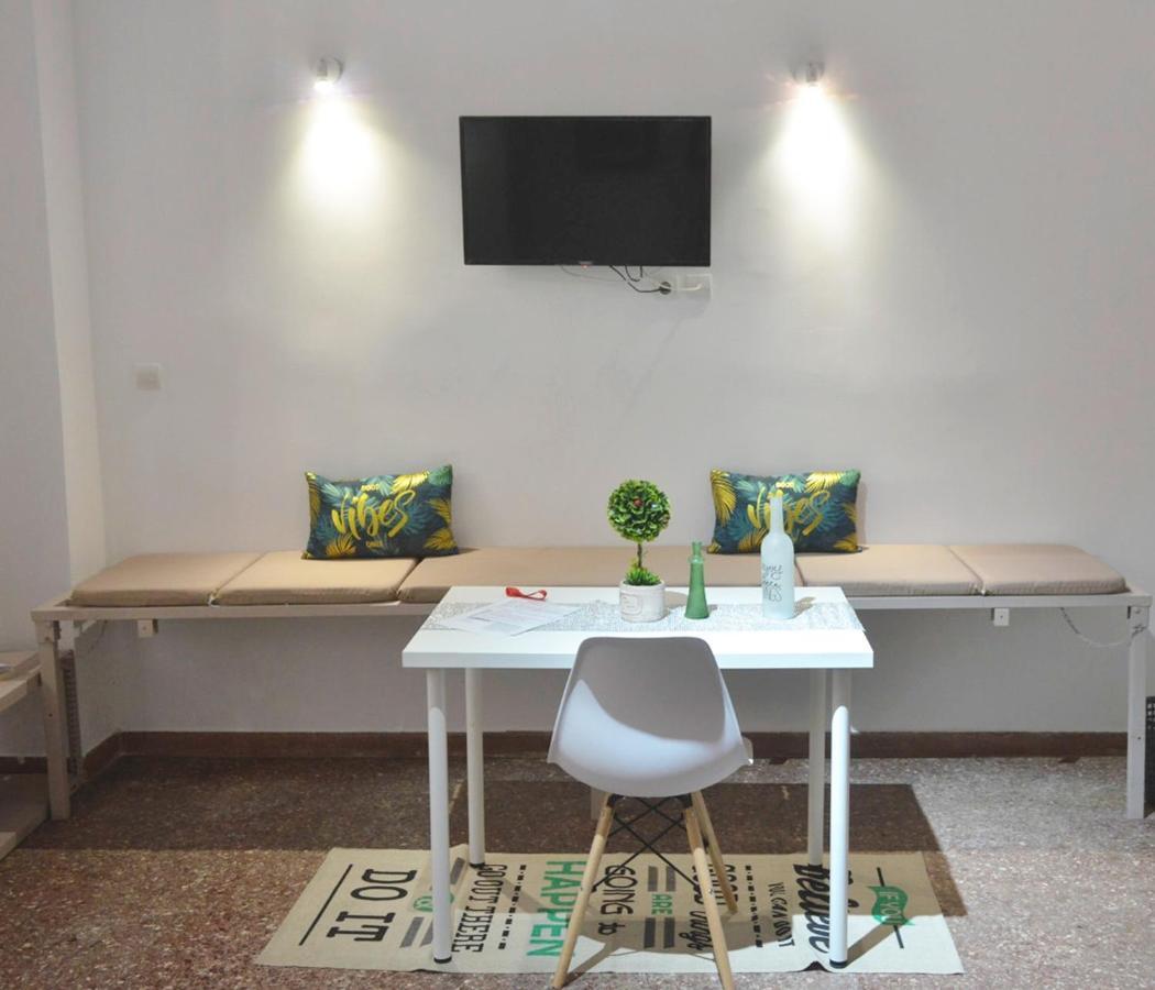 Avance Art Athens Luaran gambar